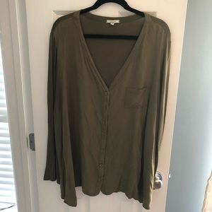 Pleione 2X Army Green Flowy Top